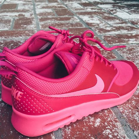 hot pink sneakers nike|hot pink Nike sneakers women.